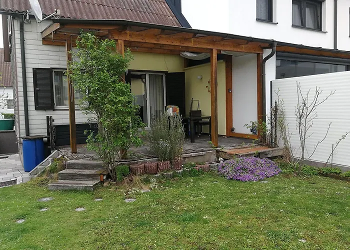 Doppelhaushaelfte Mit Garten