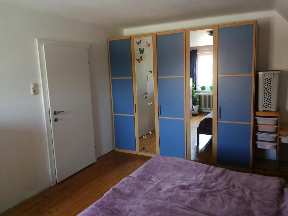 Doppelhaushaelfte Mit Garten Appartamento