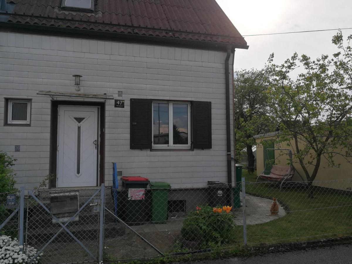 Doppelhaushaelfte Mit Garten Appartamento *