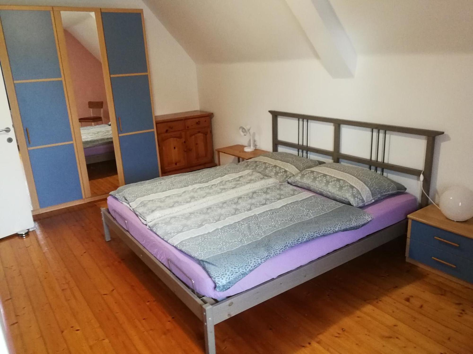 Doppelhaushaelfte Mit Garten Appartamento